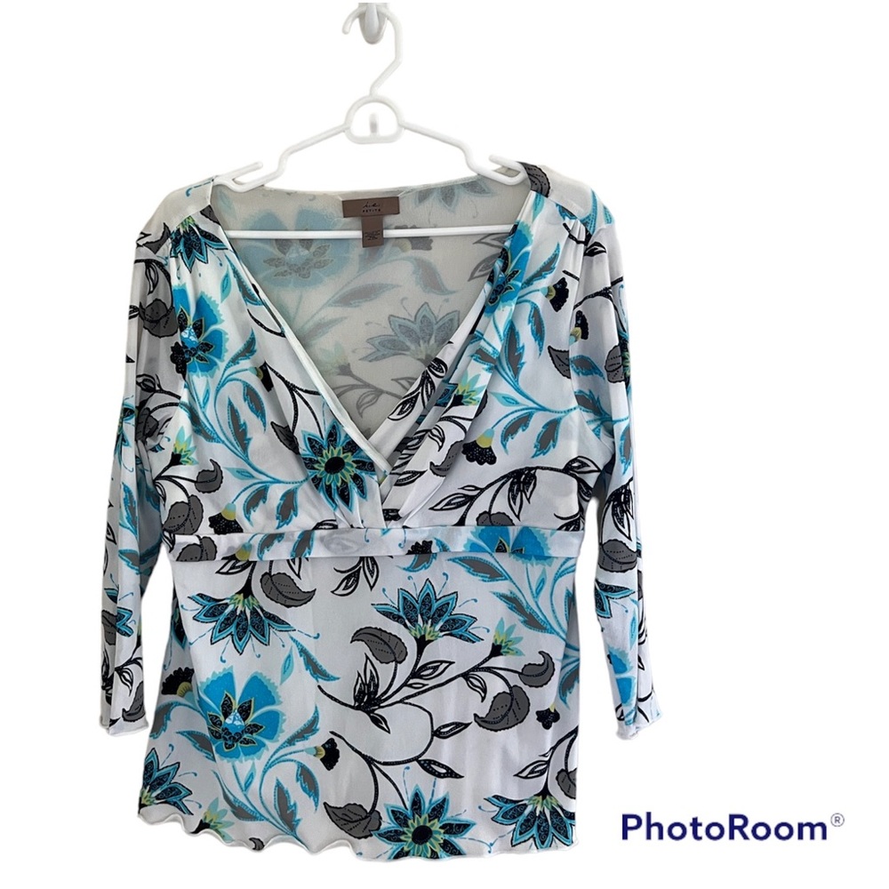 🔷I.E. PETITE: Women’s size PXL, multicolor floral v-neck 1/4 sleeve blouse🔷